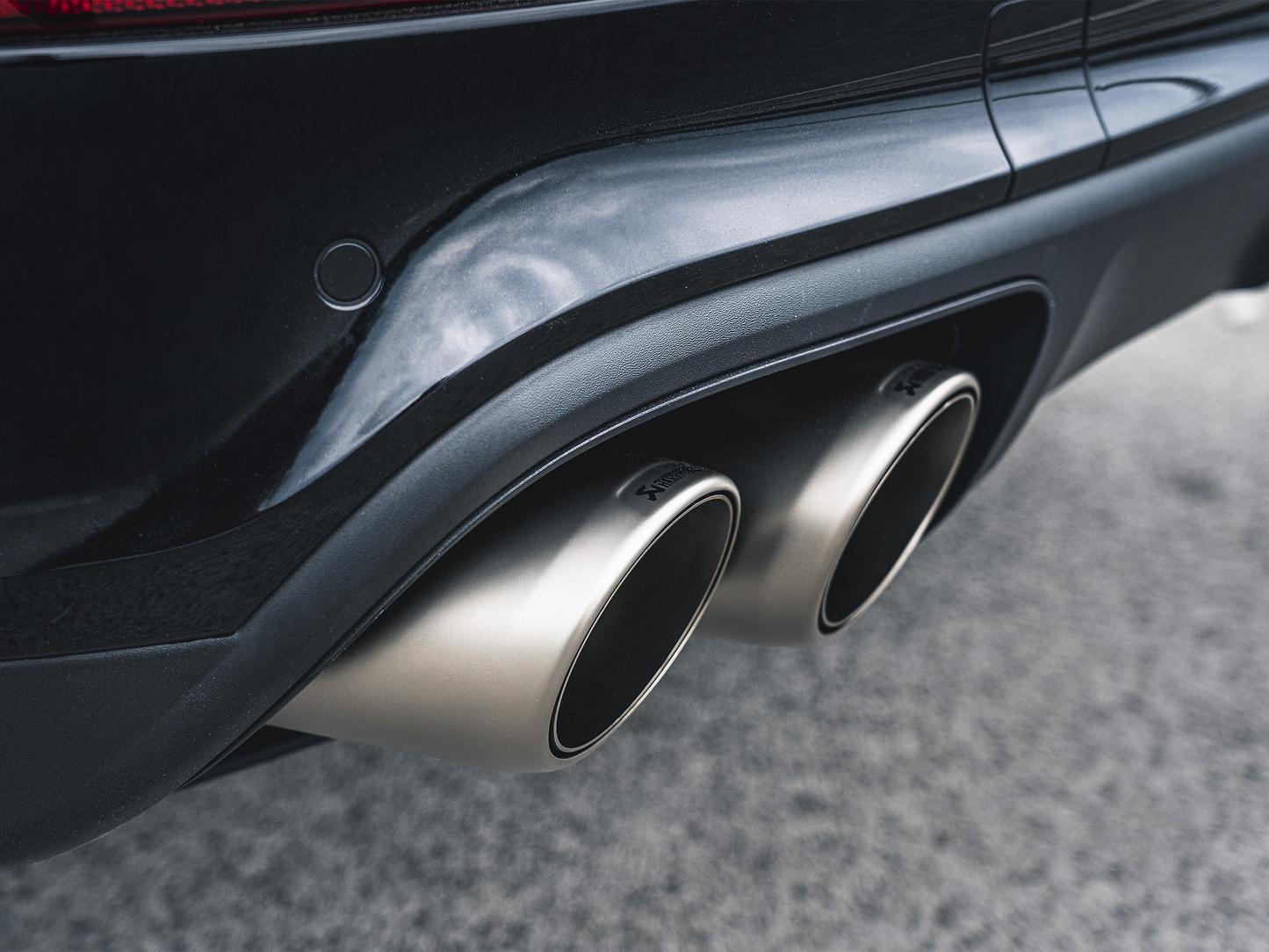 Akrapovic Tail Pipe - Titanium Porsche Cayenne - Car Part Plug
