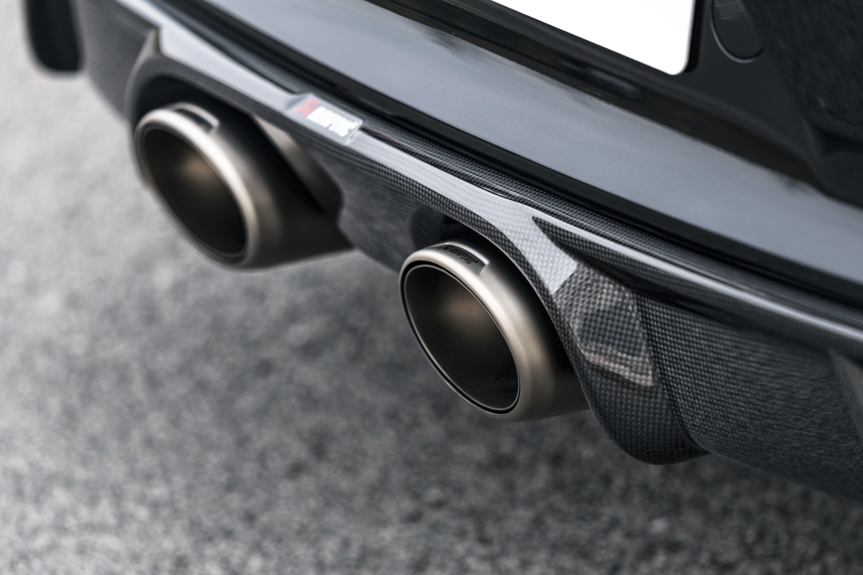 Akrapovic Slip-on Line (titanium) OE Porsche 911 Carrera 991.2 - Car Part Plug