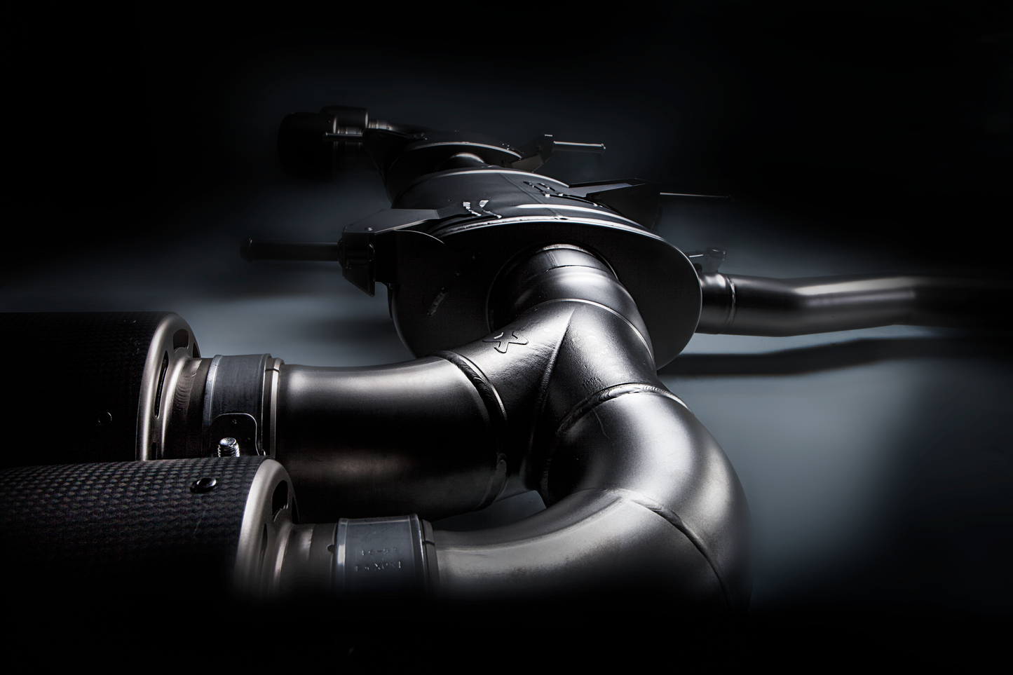 Akrapovic Evolution Line (titanium) Nissan GTR R35 - Car Part Plug
